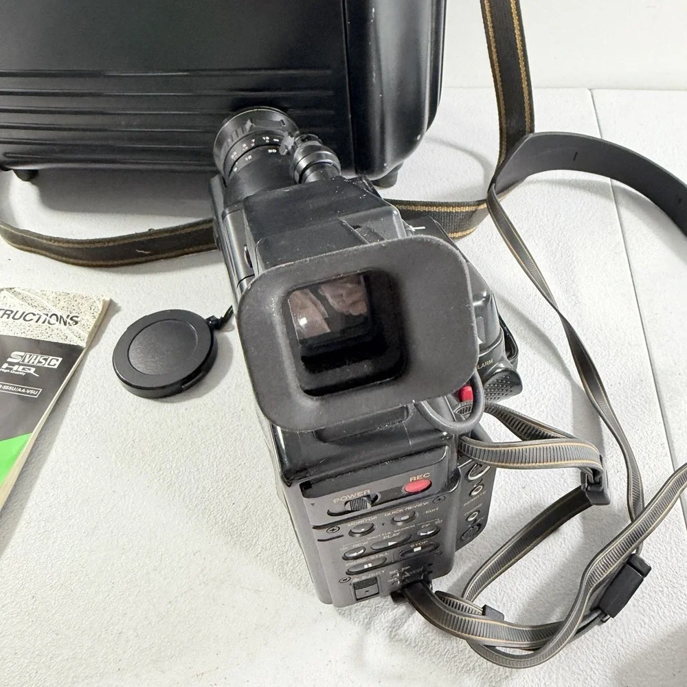 JVC GR-S55U S-VHS VHSC Camcorder Video Camera W/ Hard Case POWERS ON READ